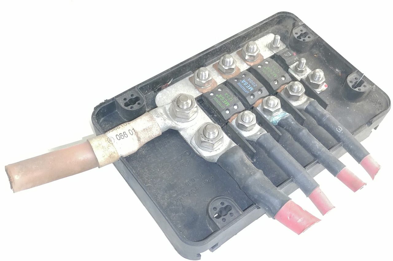 Volvo Fuse box 20368158 - Sekring untuk Truk: gambar 1 Volvo Fuse box 20368158 - Sekring untuk Truk: gambar 1