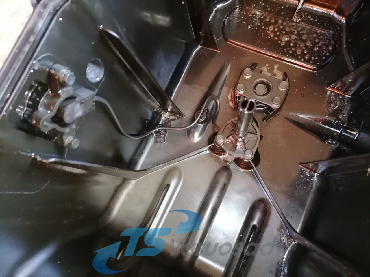 Volvo Oil sump 20493972 - Wajan minyak untuk Truk: gambar 4 Volvo Oil sump 20493972 - Wajan minyak untuk Truk: gambar 4