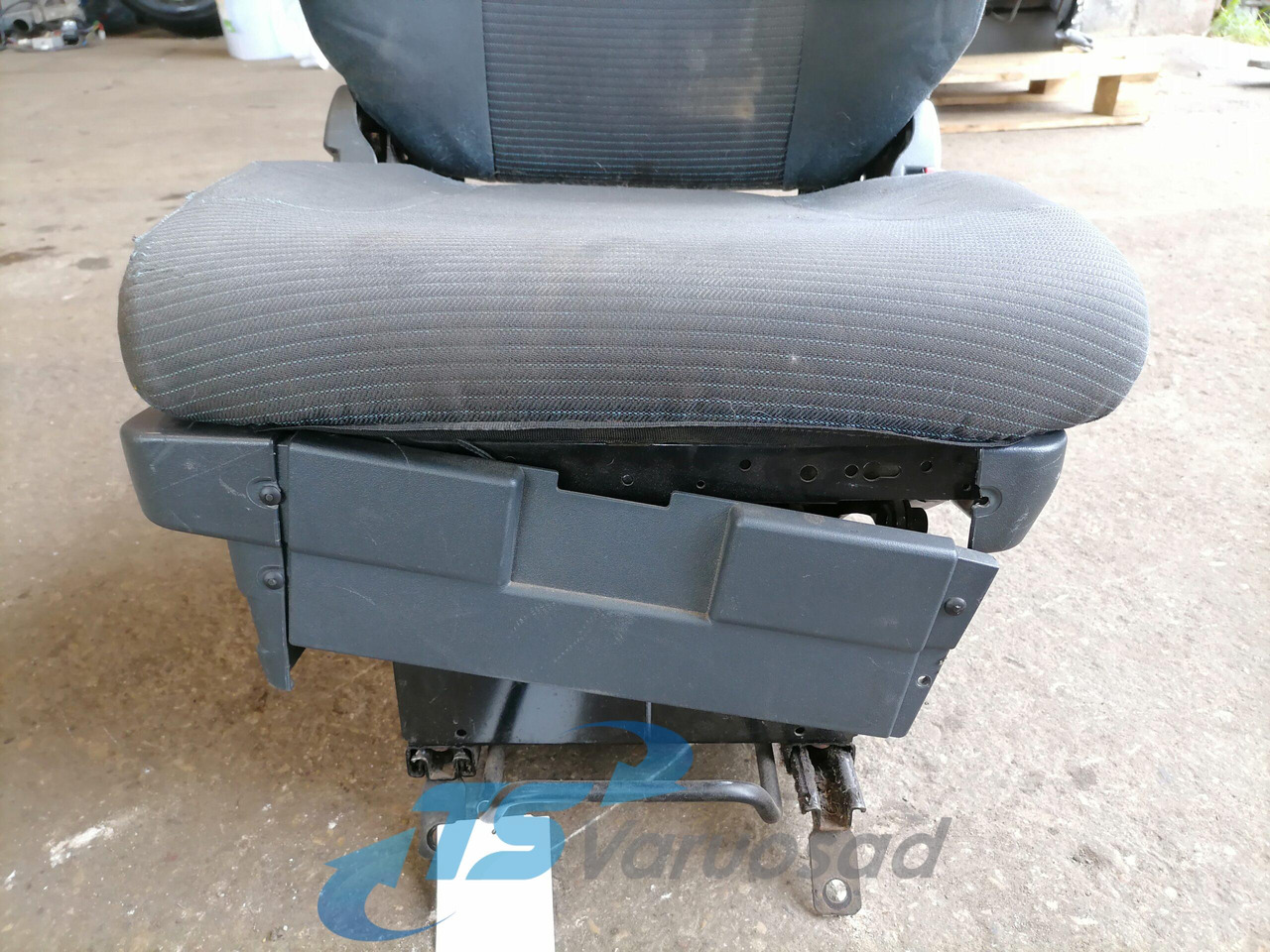 Volvo Passenger seat 7420862569 - Tempat duduk untuk Truk: gambar 4 Volvo Passenger seat 7420862569 - Tempat duduk untuk Truk: gambar 4