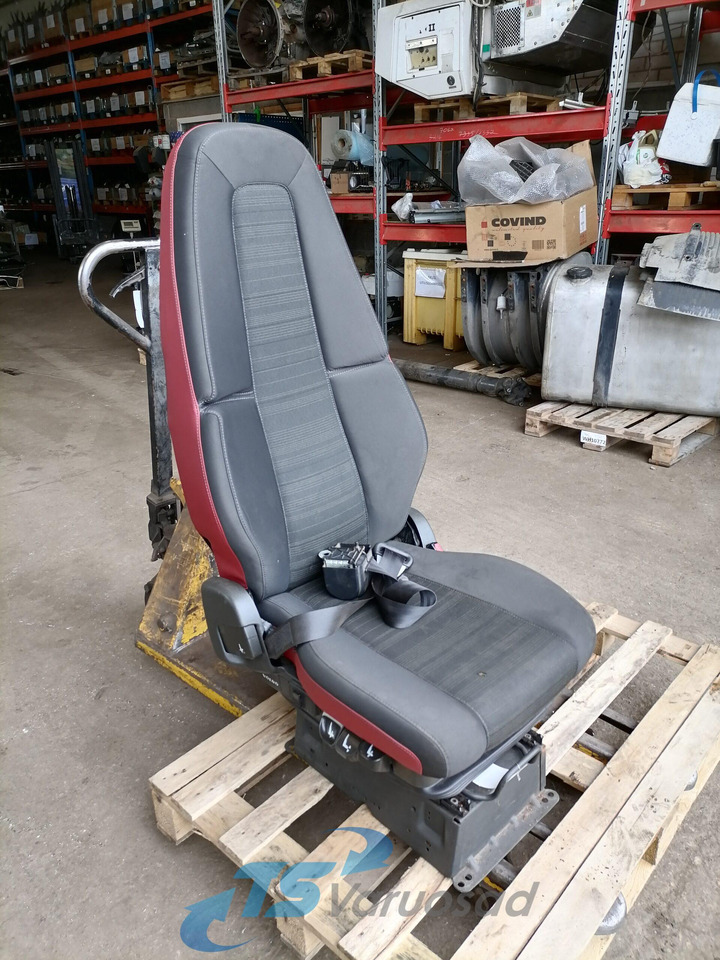 Volvo Passenger seat 82201647 - Tempat duduk untuk Truk: gambar 1 Volvo Passenger seat 82201647 - Tempat duduk untuk Truk: gambar 1