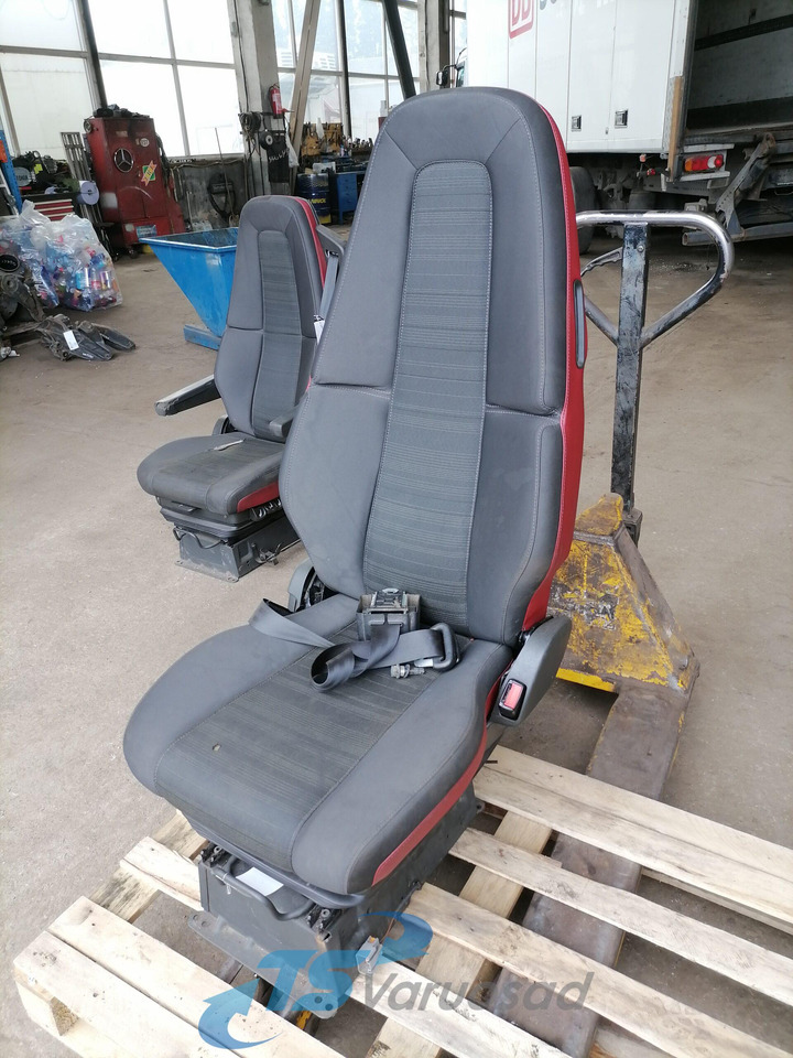 Volvo Passenger seat 82201647 - Tempat duduk untuk Truk: gambar 2 Volvo Passenger seat 82201647 - Tempat duduk untuk Truk: gambar 2