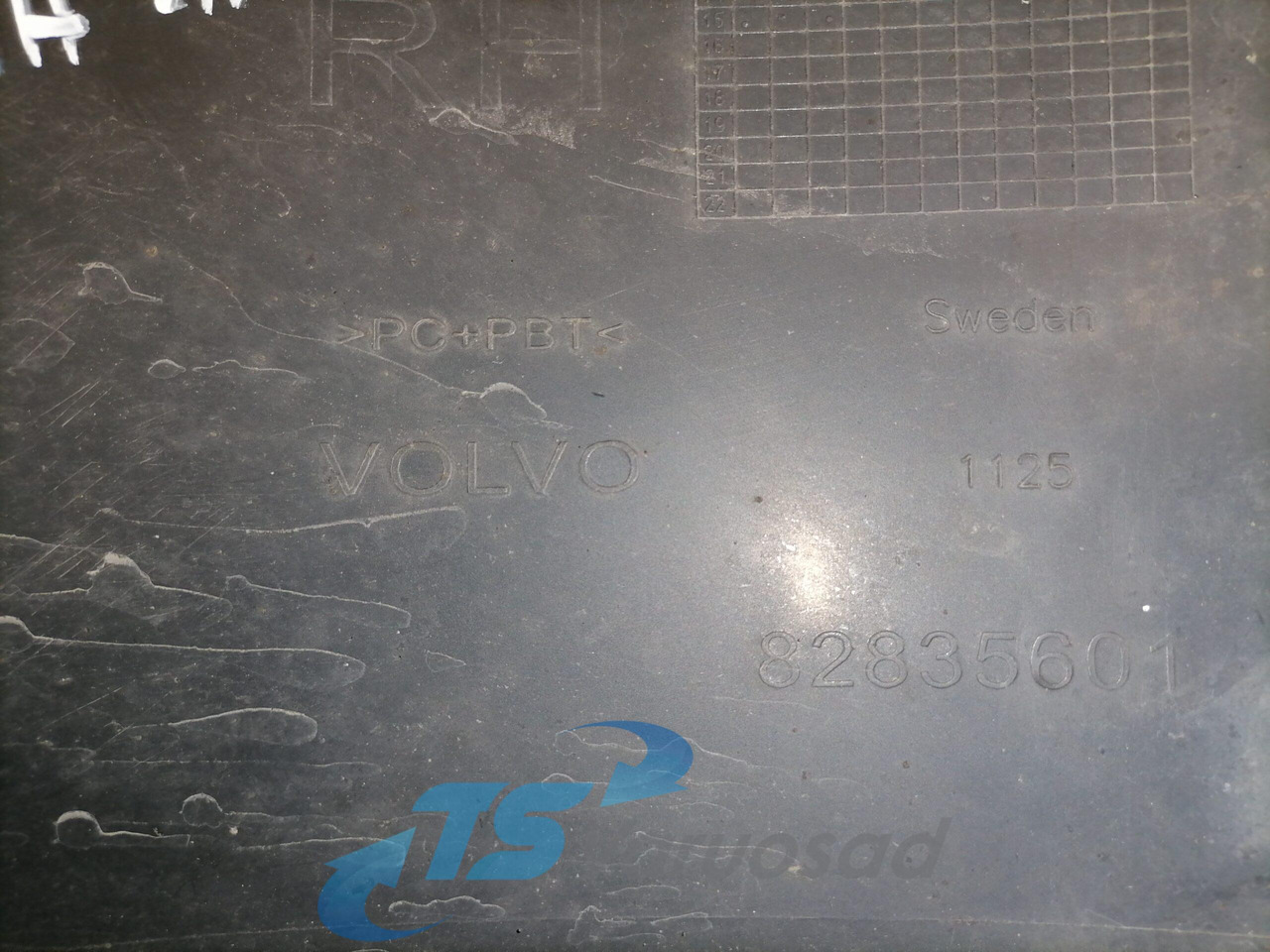 Volvo Plastikdetail 82835601 - Aerodinamika/ Spoiler untuk Truk: gambar 3 Volvo Plastikdetail 82835601 - Aerodinamika/ Spoiler untuk Truk: gambar 3