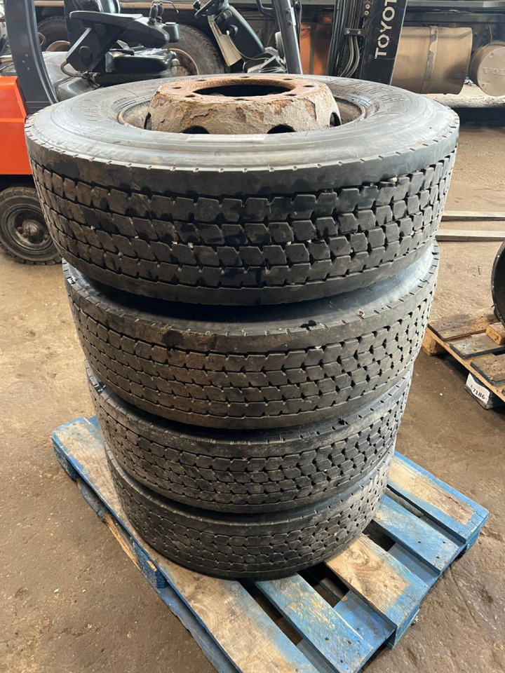 Volvo Sava avant A3 285/70R19.5 28570R195 - Roda/ Ban untuk Truk: gambar 2 Volvo Sava avant A3 285/70R19.5 28570R195 - Roda/ Ban untuk Truk: gambar 2