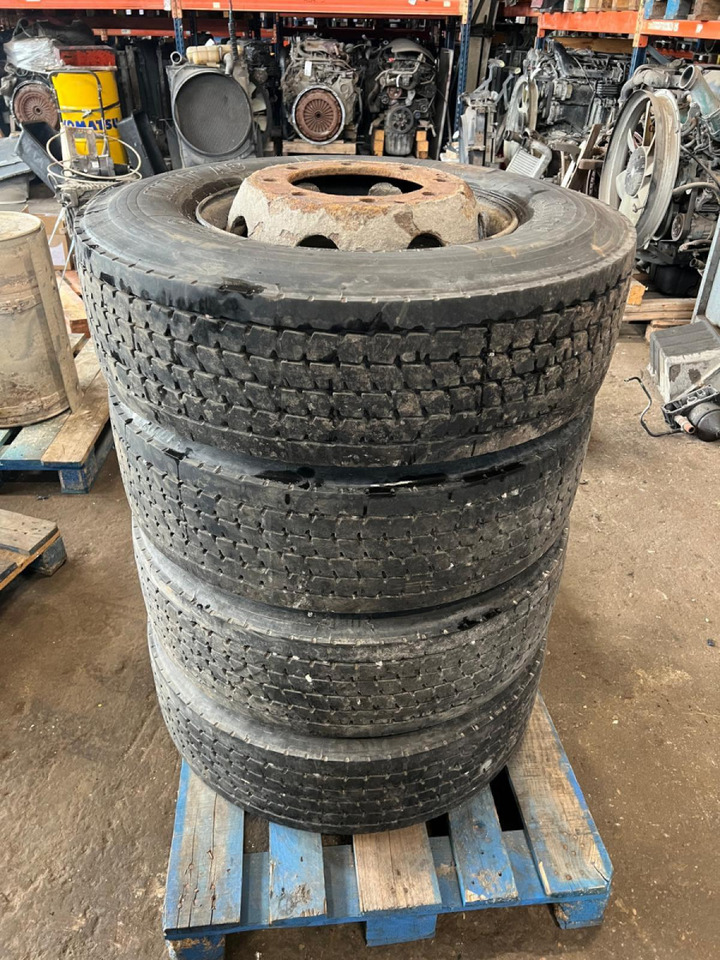 Volvo Sava avant A3 285/70R19.5 28570R195 - Roda/ Ban untuk Truk: gambar 1 Volvo Sava avant A3 285/70R19.5 28570R195 - Roda/ Ban untuk Truk: gambar 1