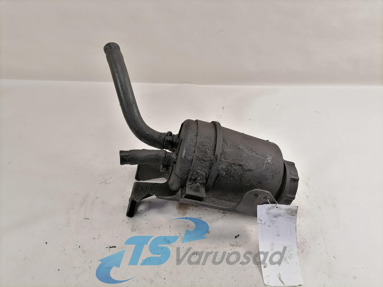 Volvo Steering oil tank+ bracket 20479764 - Selang kemudi untuk Truk: gambar 1 Volvo Steering oil tank+ bracket 20479764 - Selang kemudi untuk Truk: gambar 1