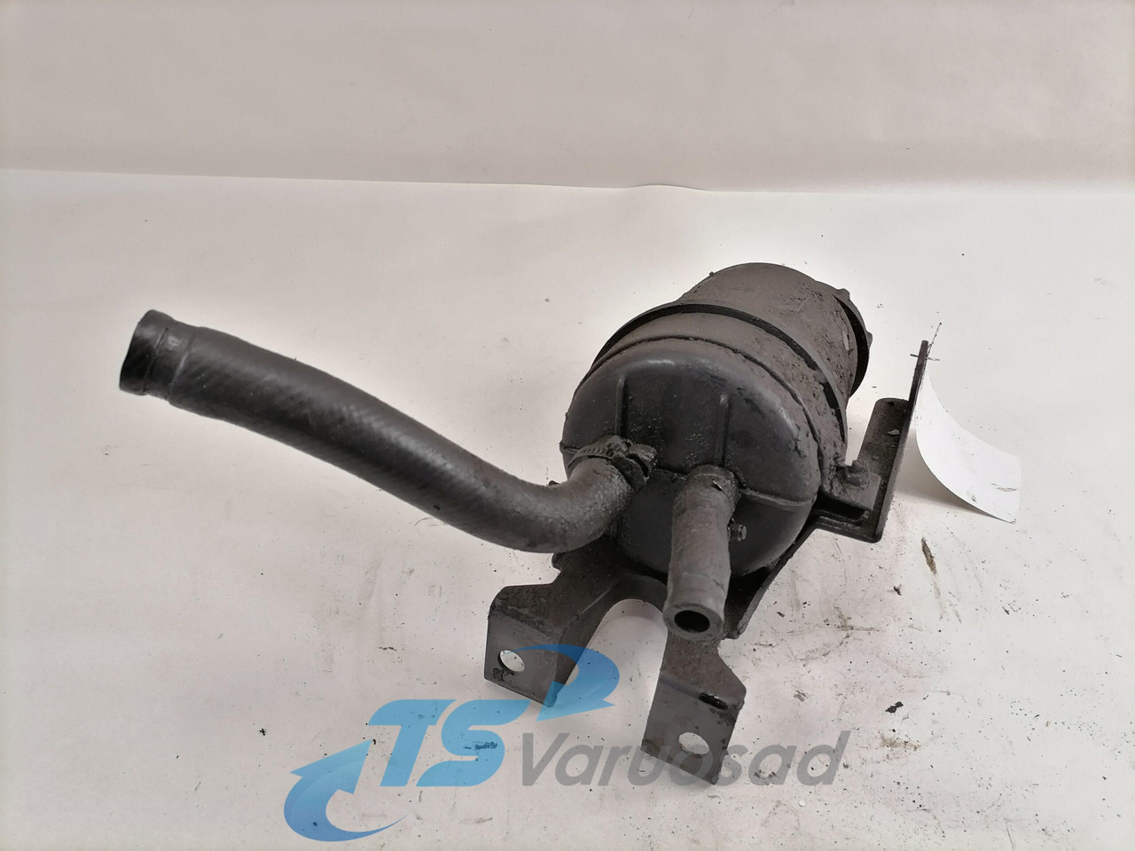 Volvo Steering oil tank+ bracket 20479764 - Selang kemudi untuk Truk: gambar 2 Volvo Steering oil tank+ bracket 20479764 - Selang kemudi untuk Truk: gambar 2