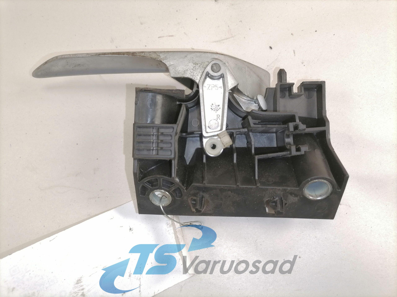 Volvo Ukselink, sisemine parem 84012027 - Pintu dan bagian untuk Truk: gambar 2 Volvo Ukselink, sisemine parem 84012027 - Pintu dan bagian untuk Truk: gambar 2