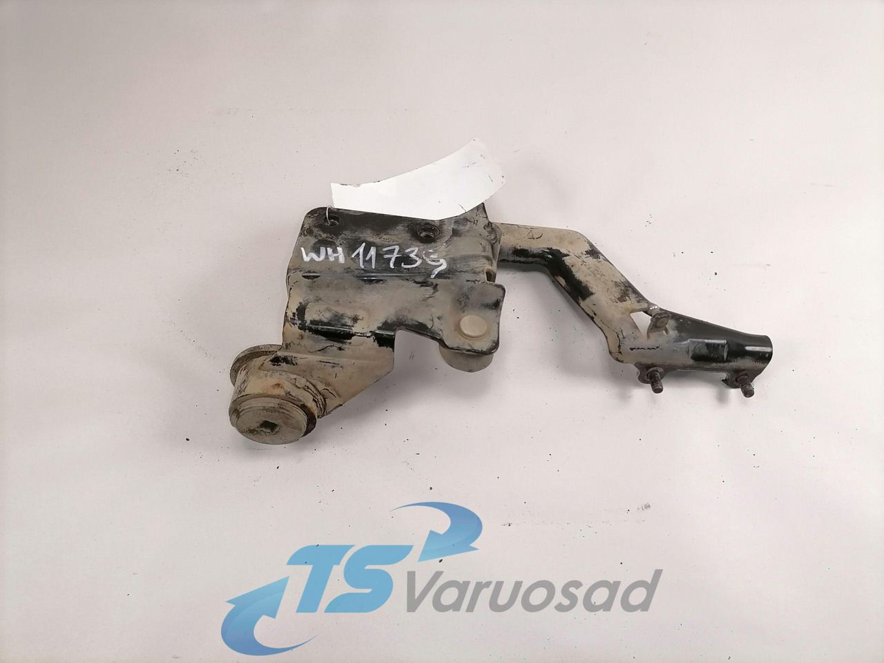 Volvo lower grille carrier hinge 20528507 - Panggangan untuk Truk: gambar 1 Volvo lower grille carrier hinge 20528507 - Panggangan untuk Truk: gambar 1