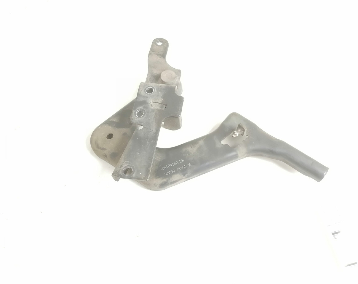 Volvo lower grille carrier hinge 84104142 - Panggangan untuk Truk: gambar 1 Volvo lower grille carrier hinge 84104142 - Panggangan untuk Truk: gambar 1