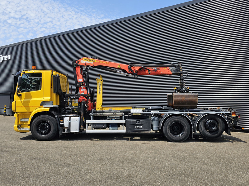 DAF CF 330 6x2-4 / PALFINGER CRANE + HOOKLIFT - Hook lift, Truk derek: gambar 3 DAF CF 330 6x2-4 / PALFINGER CRANE + HOOKLIFT - Hook lift, Truk derek: gambar 3