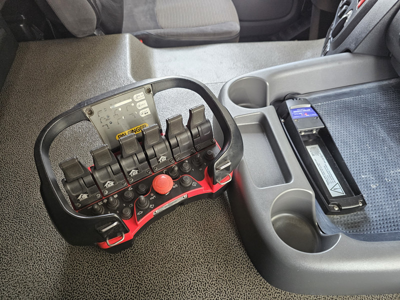 DAF CF 330 6x2 / PALFINGER CRANE / KRAN / CURTAIN - Truk derek: gambar 3 DAF CF 330 6x2 / PALFINGER CRANE / KRAN / CURTAIN - Truk derek: gambar 3