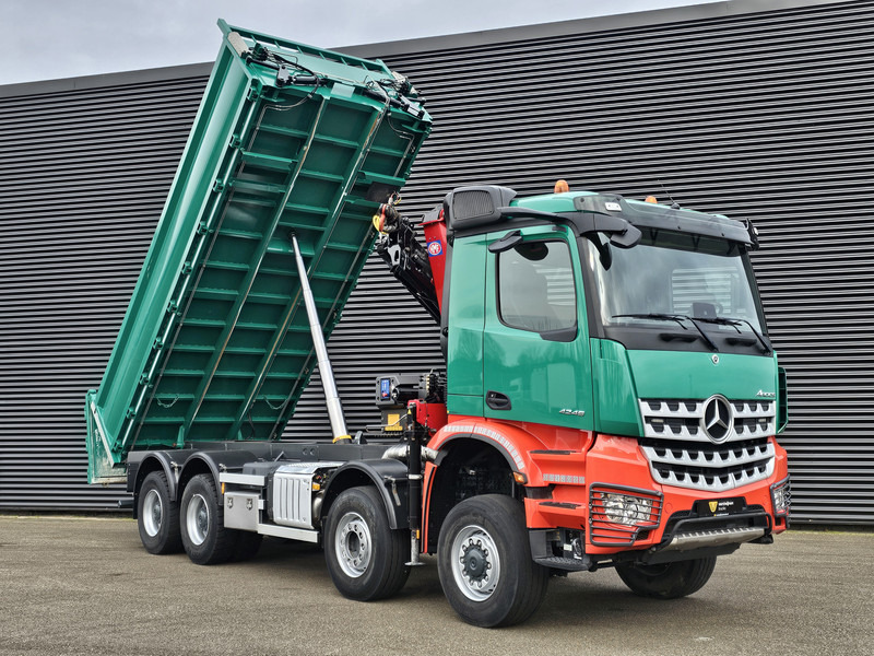 Truk jungkit, Truk derek Mercedes-Benz AROCS 4145 / 8X6 / TIPPER + HMF CRANE: gambar 8