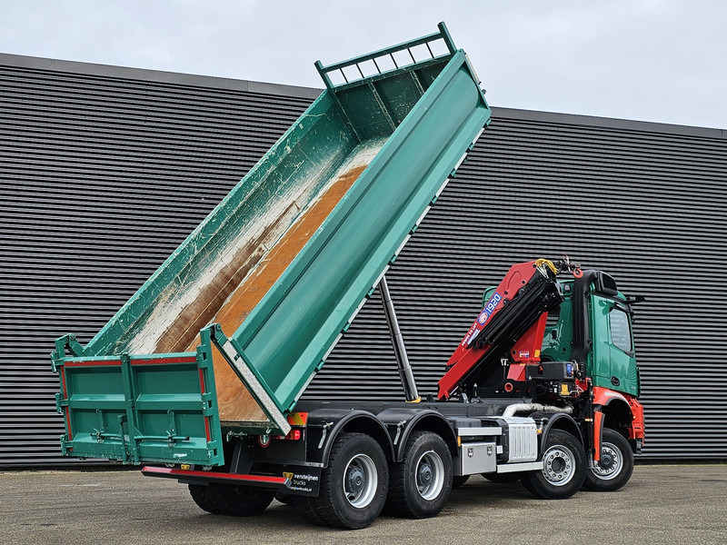 Truk jungkit, Truk derek Mercedes-Benz AROCS 4145 / 8X6 / TIPPER + HMF CRANE: gambar 7