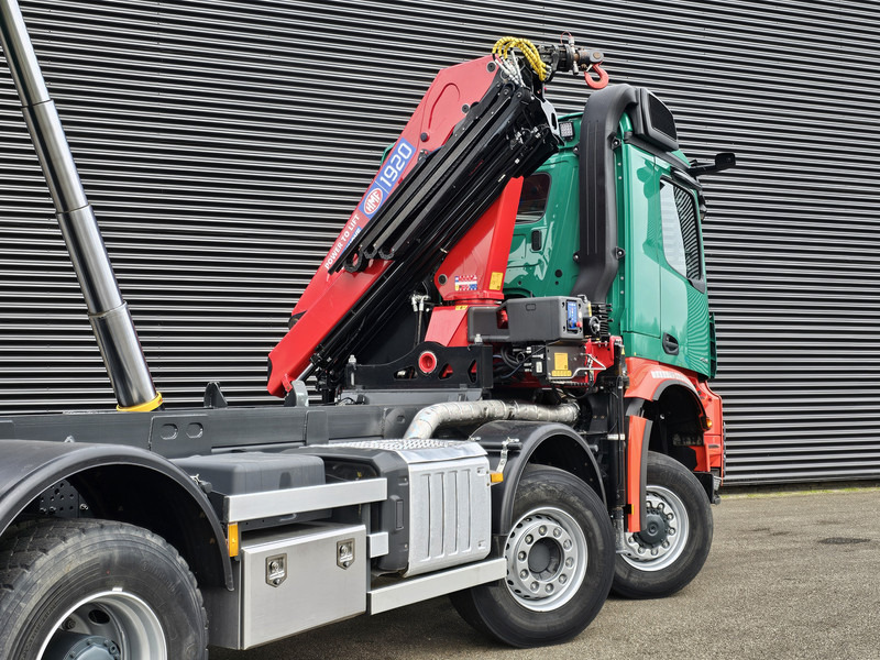 Truk jungkit, Truk derek Mercedes-Benz AROCS 4145 / 8X6 / TIPPER + HMF CRANE: gambar 19