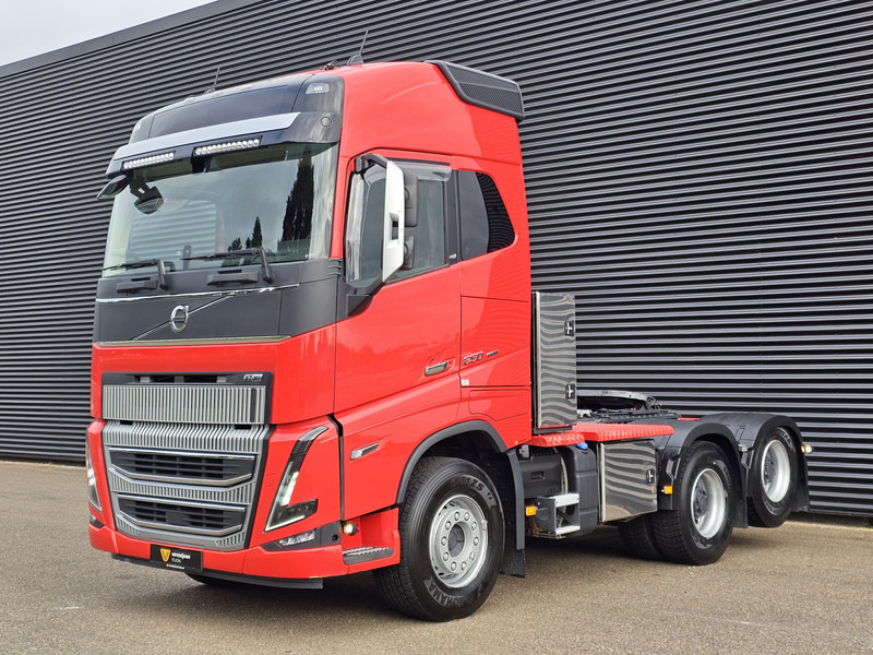 Volvo FH 16 650 / 6x4 BOOGIE / HYDRAULIC / RETARDER / 100T - Tractor head: gambar 1 Volvo FH 16 650 / 6x4 BOOGIE / HYDRAULIC / RETARDER / 100T - Tractor head: gambar 1