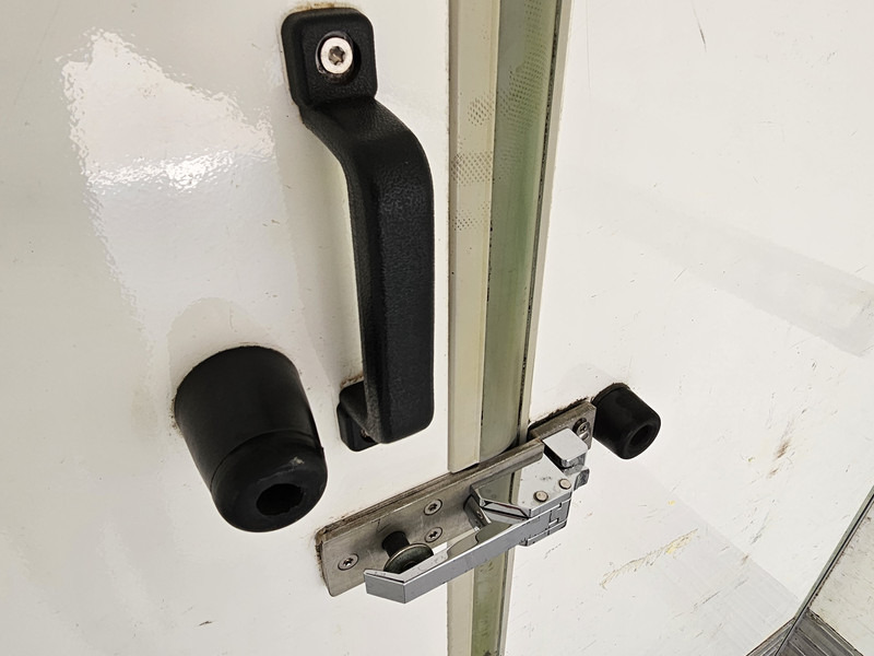 Truk box Volvo FL250 / ELECTRO-COOLING / 4X2 / ELECTRO-COOLING / KOFFER / LBW: gambar 17 Truk box Volvo FL250 / ELECTRO-COOLING / 4X2 / ELECTRO-COOLING / KOFFER / LBW: gambar 17