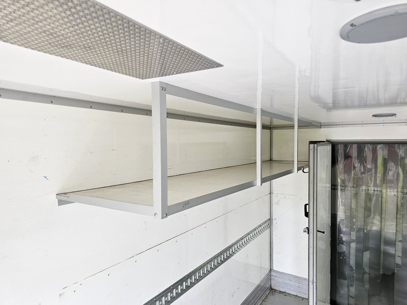 Truk box Volvo FL250 / ELECTRO-COOLING / 4X2 / ELECTRO-COOLING / KOFFER / LBW: gambar 13 Truk box Volvo FL250 / ELECTRO-COOLING / 4X2 / ELECTRO-COOLING / KOFFER / LBW: gambar 13