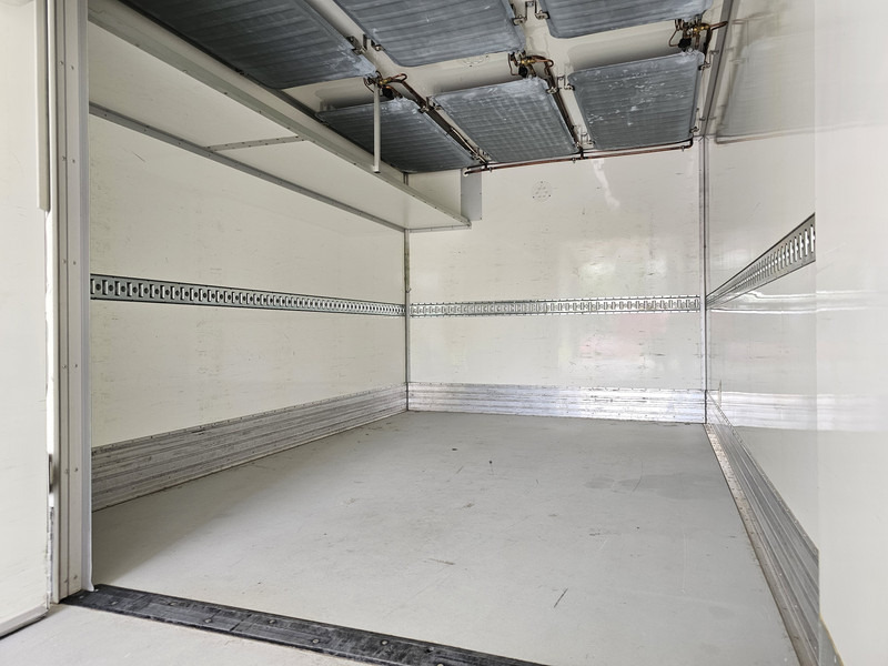 Truk box Volvo FL250 / ELECTRO-COOLING / 4X2 / ELECTRO-COOLING / KOFFER / LBW: gambar 20 Truk box Volvo FL250 / ELECTRO-COOLING / 4X2 / ELECTRO-COOLING / KOFFER / LBW: gambar 20