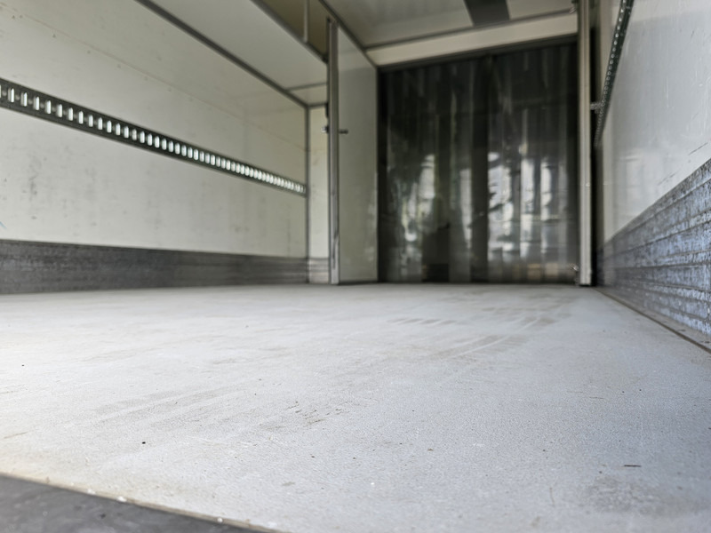 Truk box Volvo FL250 / ELECTRO-COOLING / 4X2 / ELECTRO-COOLING / KOFFER / LBW: gambar 16 Truk box Volvo FL250 / ELECTRO-COOLING / 4X2 / ELECTRO-COOLING / KOFFER / LBW: gambar 16