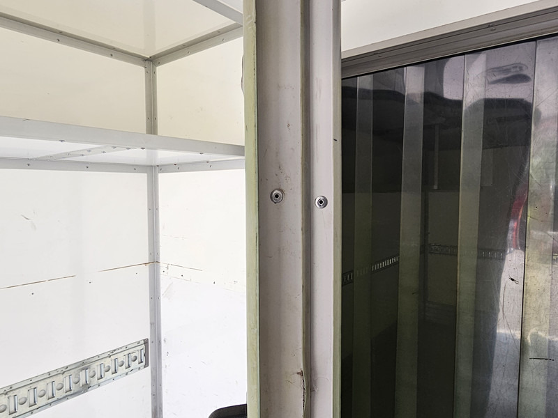 Truk box Volvo FL250 / ELECTRO-COOLING / 4X2 / ELECTRO-COOLING / KOFFER / LBW: gambar 15 Truk box Volvo FL250 / ELECTRO-COOLING / 4X2 / ELECTRO-COOLING / KOFFER / LBW: gambar 15