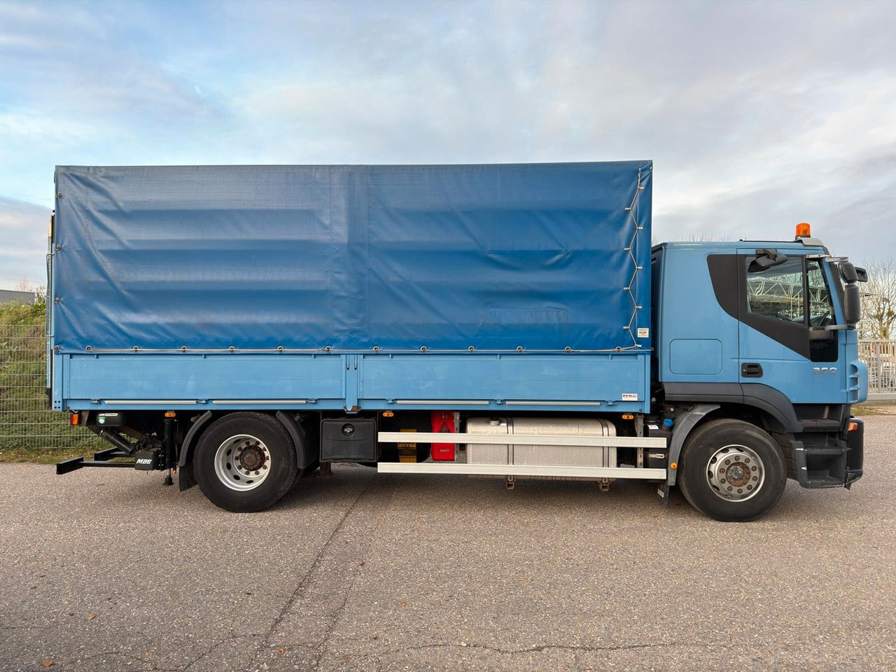 Iveco 190S36/9 Stralis Pritsche & Hebebühne 3 to. TOP - Truk dengan terpal samping: gambar 4 Iveco 190S36/9 Stralis Pritsche & Hebebühne 3 to. TOP - Truk dengan terpal samping: gambar 4