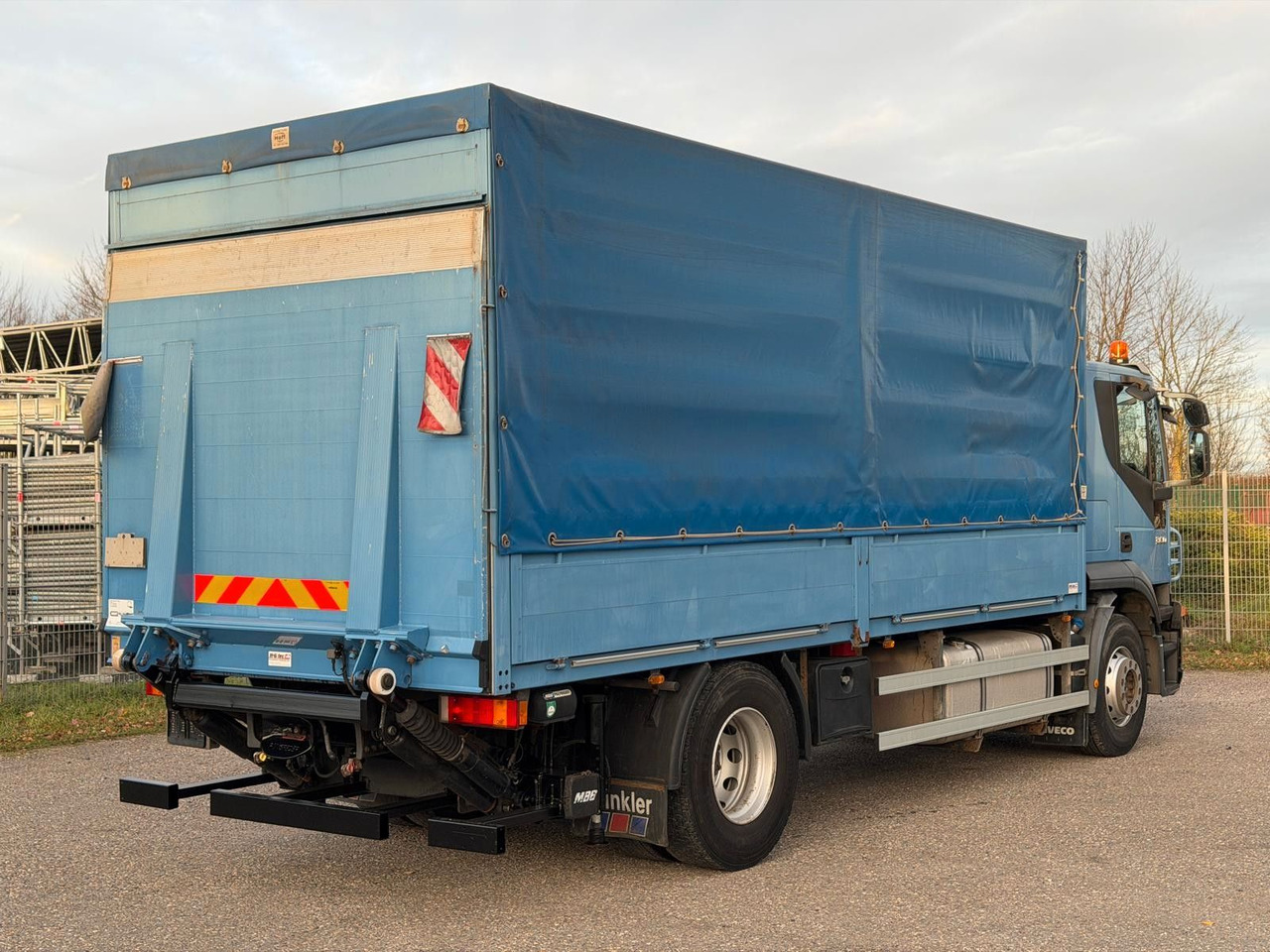 Iveco 190S36/9 Stralis Pritsche & Hebebühne 3 to. TOP - Truk dengan terpal samping: gambar 5 Iveco 190S36/9 Stralis Pritsche & Hebebühne 3 to. TOP - Truk dengan terpal samping: gambar 5