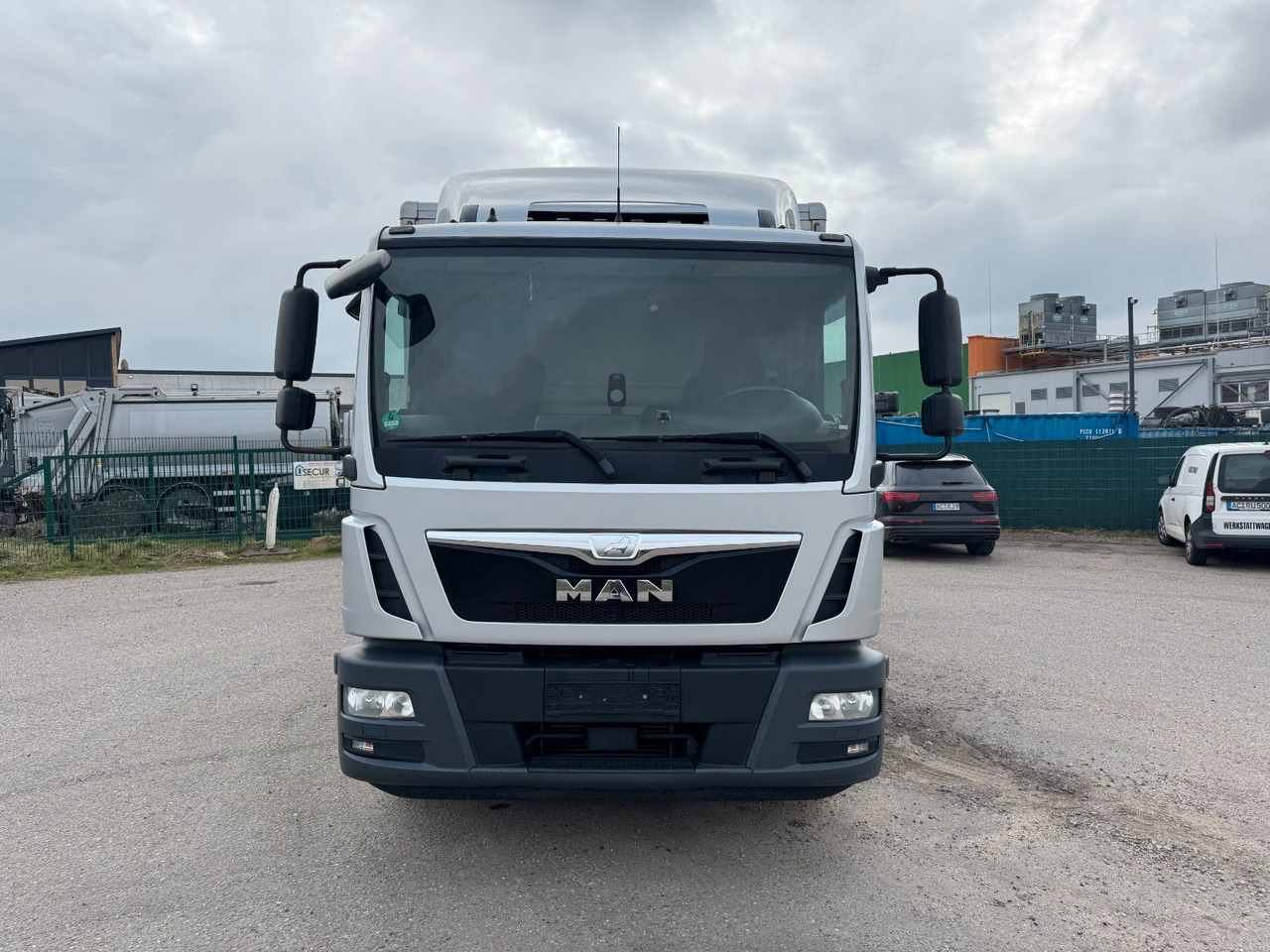 MAN 15.290 4X2 Koffer mit Hebebühne AHK - Truk box: gambar 5 MAN 15.290 4X2 Koffer mit Hebebühne AHK - Truk box: gambar 5