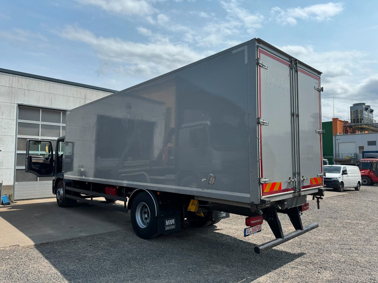 Truk dengan terpal samping MAN 18.290 4X2 Koffer / Plane Top Zustand 8,30 Meter: gambar 7 Truk dengan terpal samping MAN 18.290 4X2 Koffer / Plane Top Zustand 8,30 Meter: gambar 7