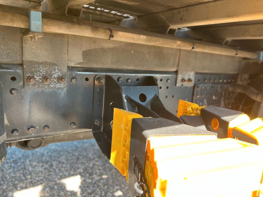 Truk derek, Truk flatbed MAN 26.480 6X2 Baustoff mit Kran HIAB Top Zustand MAN 26.480 6X2 Baustoff mit Kran HIAB Top Zustand: gambar 14 Truk derek, Truk flatbed MAN 26.480 6X2 Baustoff mit Kran HIAB Top Zustand MAN 26.480 6X2 Baustoff mit Kran HIAB Top Zustand: gambar 14