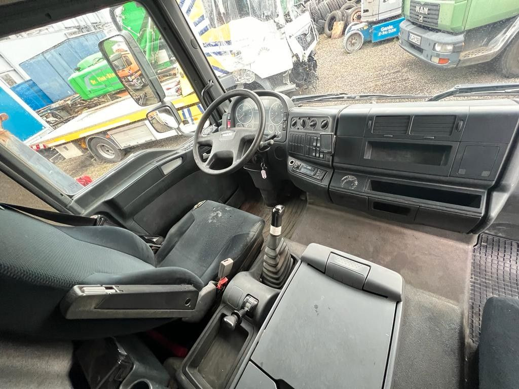 MAN 8.180 4X2 offene Pritsche MAN 8.180 4X2 offene Pritsche - Van flatbed: gambar 4 MAN 8.180 4X2 offene Pritsche MAN 8.180 4X2 offene Pritsche - Van flatbed: gambar 4