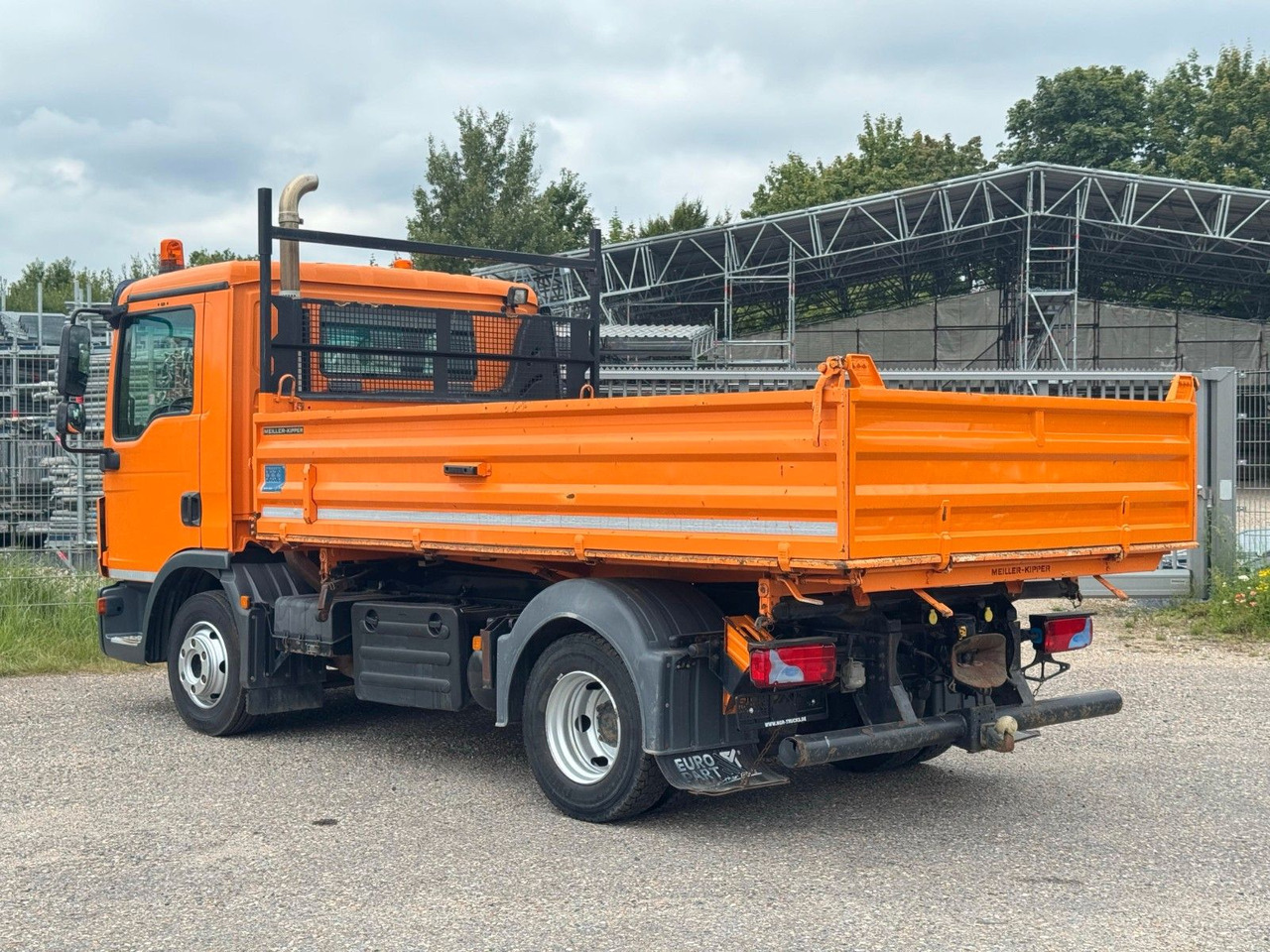 MAN 8.220 4x2 Meiller 3S. Kipper | Sperrdiff. | AHK - Truk jungkit: gambar 4 MAN 8.220 4x2 Meiller 3S. Kipper | Sperrdiff. | AHK - Truk jungkit: gambar 4
