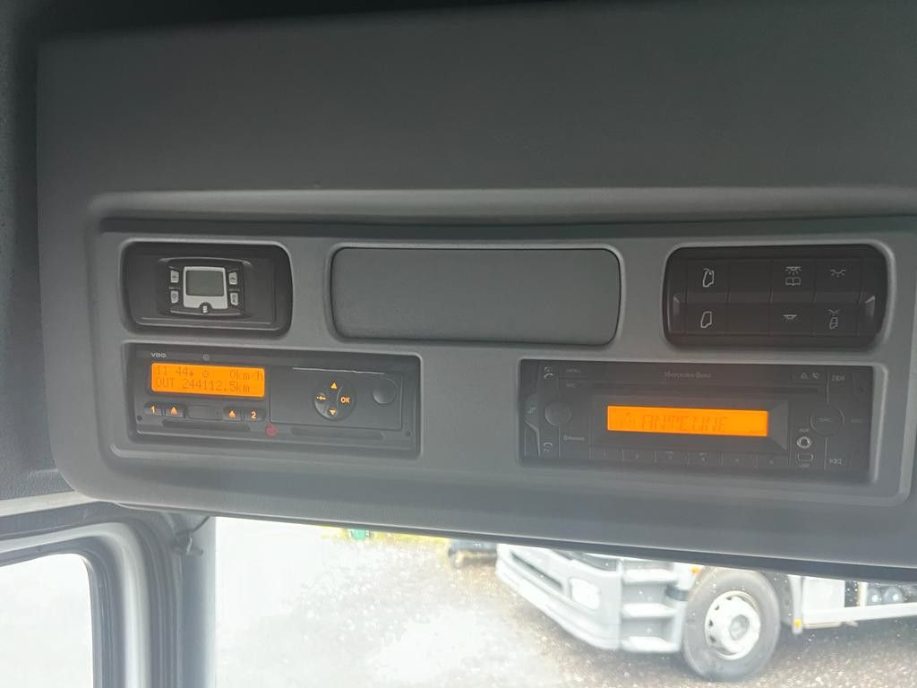 Mercedes-Benz 1324 4X2 Koffer Plane 6 to. Hebebühne - Truk dengan terpal samping: gambar 5 Mercedes-Benz 1324 4X2 Koffer Plane 6 to. Hebebühne - Truk dengan terpal samping: gambar 5