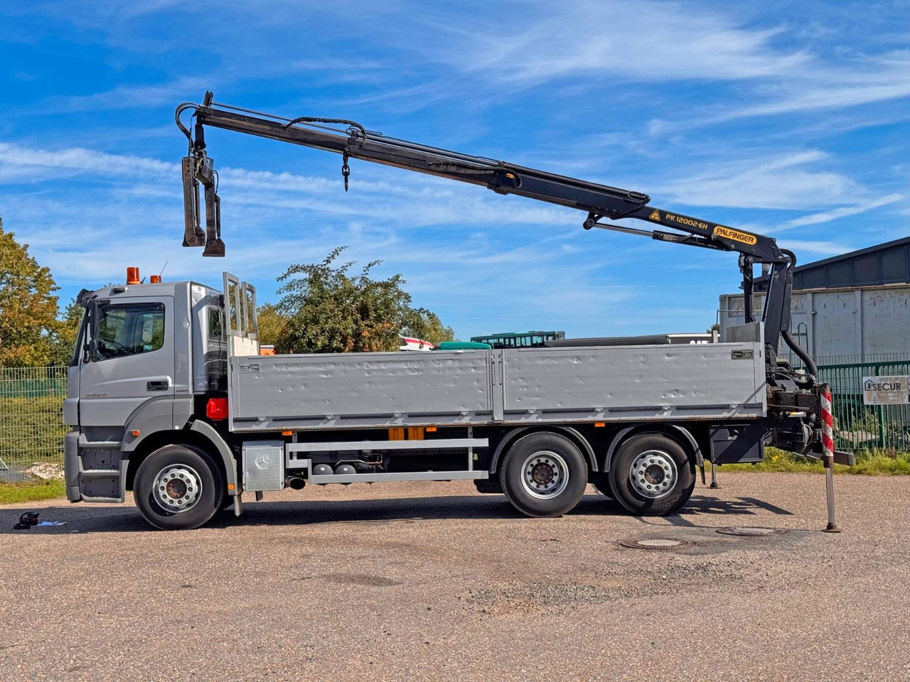Mercedes-Benz 2540 6X2 Pritsche Palfinger PK 12002 mit Funk - Truk derek: gambar 1 Mercedes-Benz 2540 6X2 Pritsche Palfinger PK 12002 mit Funk - Truk derek: gambar 1
