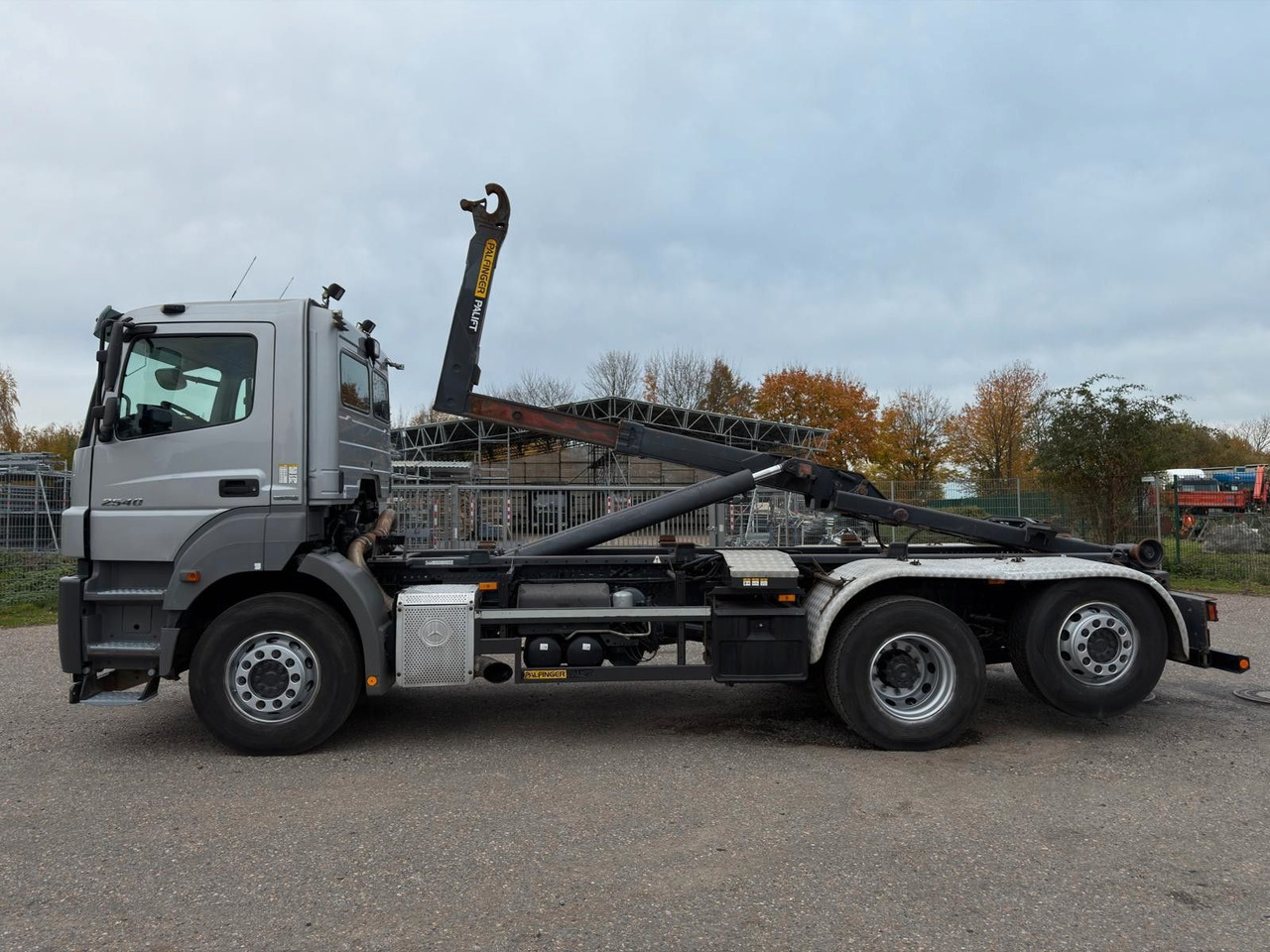 Mercedes-Benz 2540 L 6x2 Palfinger T20 mit hydr. Containerverr - Hook lift: gambar 3 Mercedes-Benz 2540 L 6x2 Palfinger T20 mit hydr. Containerverr - Hook lift: gambar 3