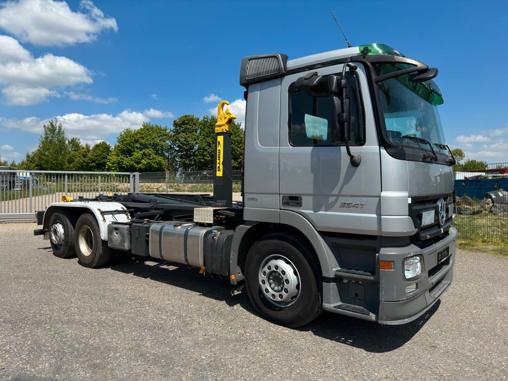 Mercedes-Benz 2541 6X2 Marrel Abroller Hydr. Verriegelung - Hook lift: gambar 1 Mercedes-Benz 2541 6X2 Marrel Abroller Hydr. Verriegelung - Hook lift: gambar 1