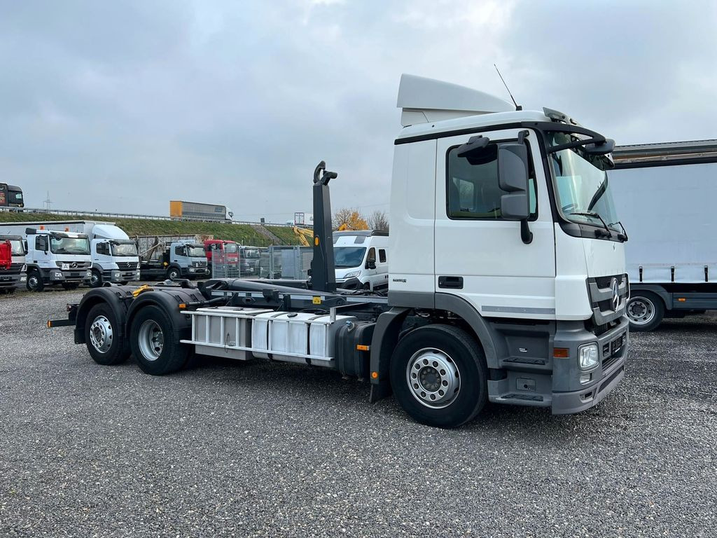 Mercedes-Benz 2541 6X2 Meiller Funk Zustand wie 200 tkm Mercedes-Benz 2541 6X2 Meiller RK 20.65 Funk | Top Zustand! - Hook lift: gambar 1 Mercedes-Benz 2541 6X2 Meiller Funk Zustand wie 200 tkm Mercedes-Benz 2541 6X2 Meiller RK 20.65 Funk | Top Zustand! - Hook lift: gambar 1