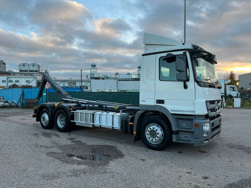 Mercedes-Benz 2541 6X2 Meiller Funk Zustand wie 200 tkm Mercedes-Benz 2541 6X2 Meiller RK 20.65 Funk | Top Zustand! - Hook lift: gambar 3 Mercedes-Benz 2541 6X2 Meiller Funk Zustand wie 200 tkm Mercedes-Benz 2541 6X2 Meiller RK 20.65 Funk | Top Zustand! - Hook lift: gambar 3