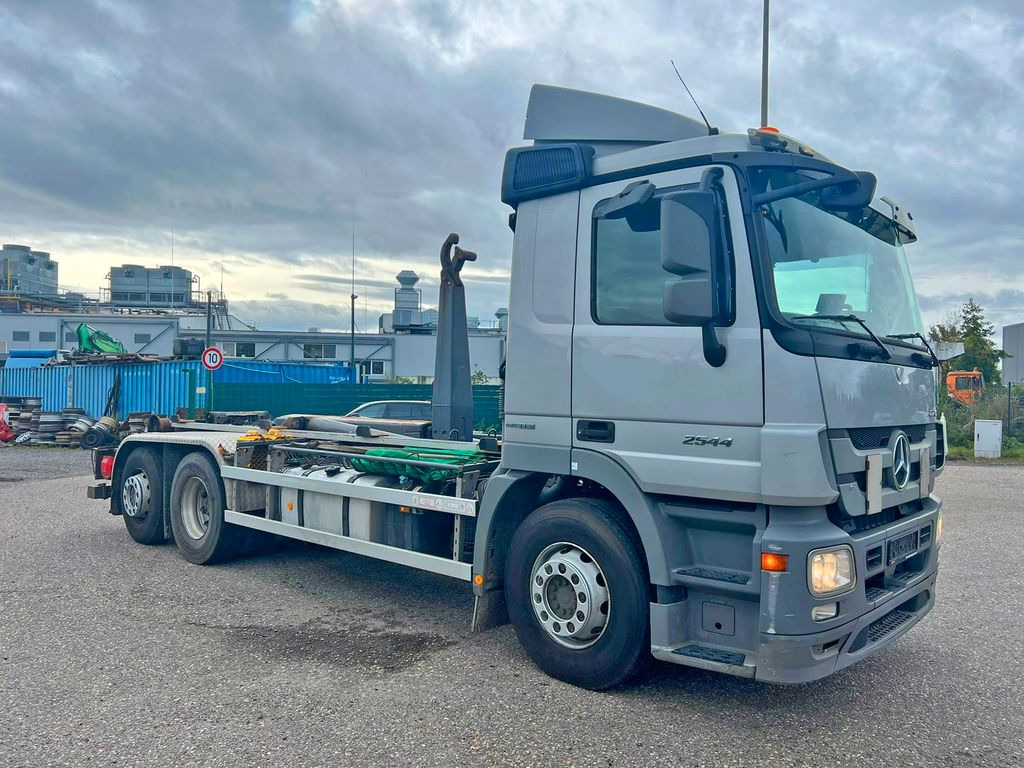 Mercedes-Benz 2544 6X2 VDL Abroller Klima & Retarder - Hook lift: gambar 1 Mercedes-Benz 2544 6X2 VDL Abroller Klima & Retarder - Hook lift: gambar 1