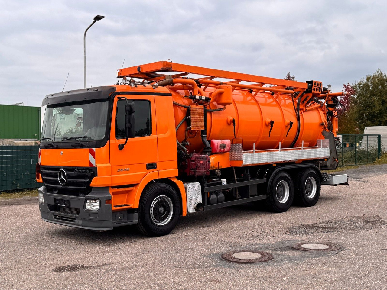 Mercedes-Benz 2646 6X4 Hellmers Saug Druck Spülwagen Retarder - Truk vakum: gambar 1 Mercedes-Benz 2646 6X4 Hellmers Saug Druck Spülwagen Retarder - Truk vakum: gambar 1