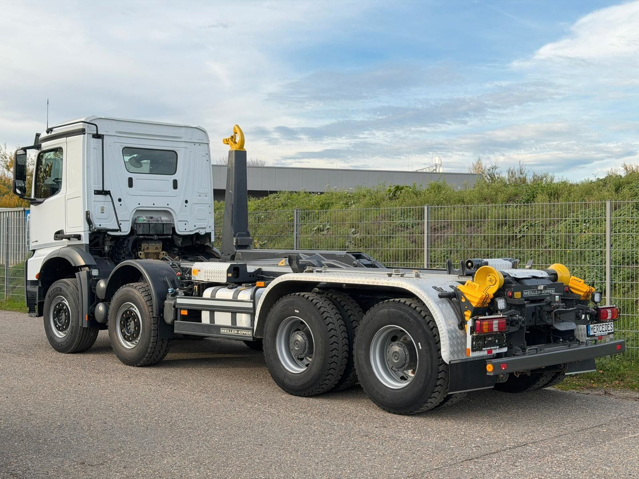 Mercedes-Benz 3748 8x4 Meiller RK30.65 | Funk | hydr.Container - Hook lift: gambar 3 Mercedes-Benz 3748 8x4 Meiller RK30.65 | Funk | hydr.Container - Hook lift: gambar 3