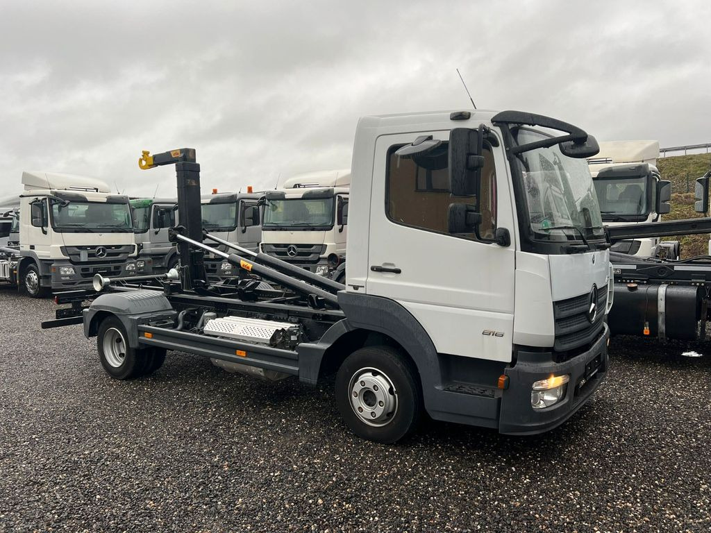 Mercedes-Benz 816 4X2 mit neuem Hyva Abroller Funk - Hook lift: gambar 1 Mercedes-Benz 816 4X2 mit neuem Hyva Abroller Funk - Hook lift: gambar 1