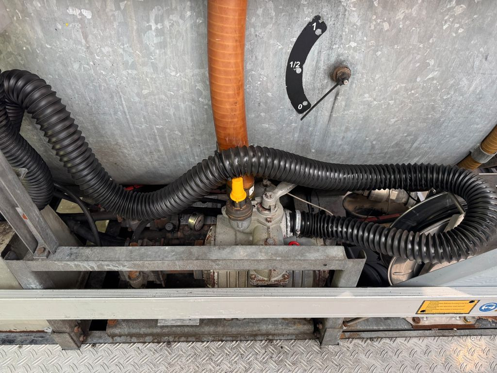 Mercedes-Benz 818 4X2 ROM Toilettenwagen Mercedes-Benz 818 4X2 ROM Toilettenwagen 6 Plätze - Truk vakum: gambar 4 Mercedes-Benz 818 4X2 ROM Toilettenwagen Mercedes-Benz 818 4X2 ROM Toilettenwagen 6 Plätze - Truk vakum: gambar 4