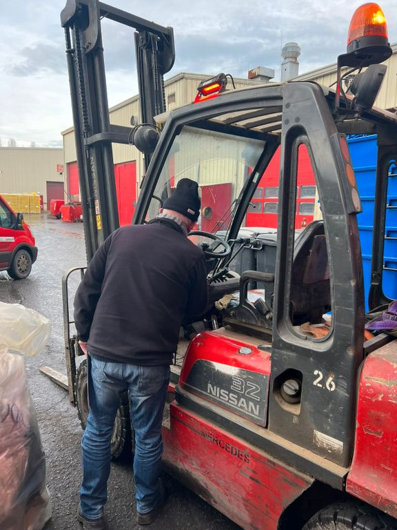 Nissan 32 Diesel 13100 Stunden Nissan 32 Diesel 13100 Stunden - Forklift: gambar 4 Nissan 32 Diesel 13100 Stunden Nissan 32 Diesel 13100 Stunden - Forklift: gambar 4