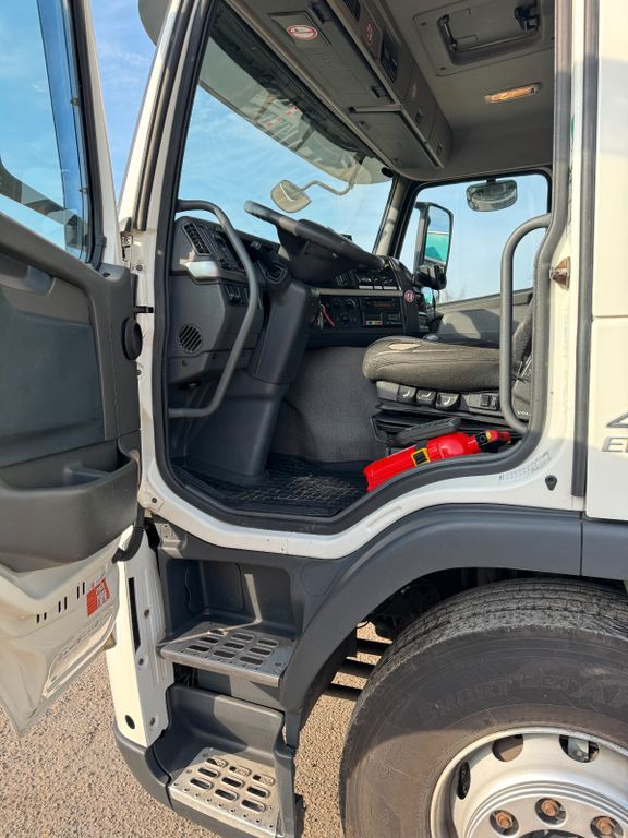 Volvo FM 410 6X2 Kühlkoffer mit Carrier Diesel & Strom - Truk berpendingin: gambar 4 Volvo FM 410 6X2 Kühlkoffer mit Carrier Diesel & Strom - Truk berpendingin: gambar 4
