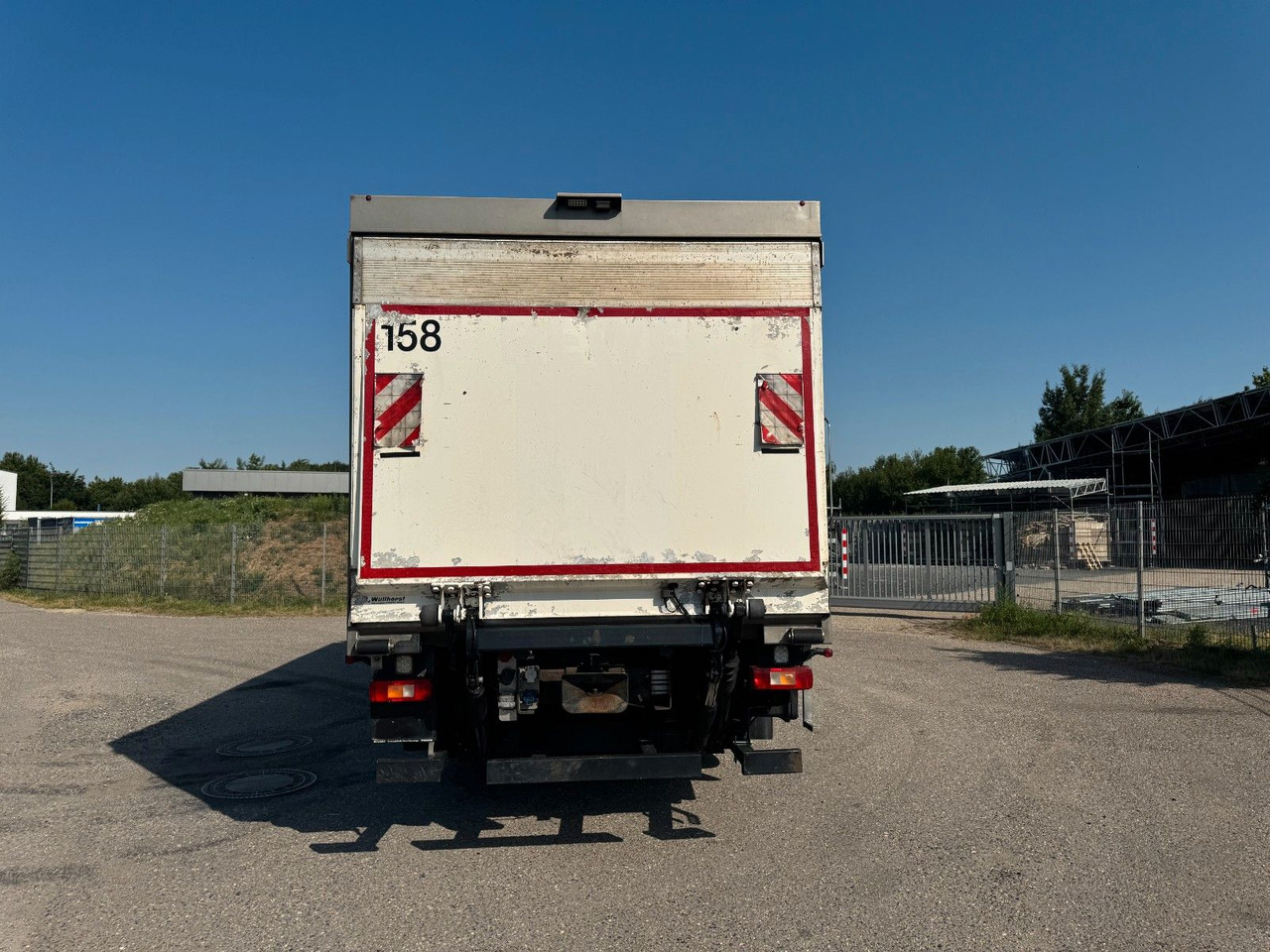 Volvo FM 410 6X2 Kühlkoffer mit Carrier Diesel & Strom - Truk berpendingin: gambar 5 Volvo FM 410 6X2 Kühlkoffer mit Carrier Diesel & Strom - Truk berpendingin: gambar 5