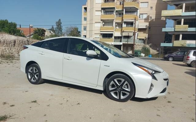 Toyota Prius Hybrid - Mobil: gambar 4 Toyota Prius Hybrid - Mobil: gambar 4