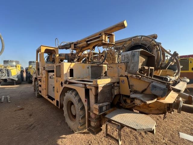 Putzmeister WETKRET5 - Truk pompa beton: gambar 2 Putzmeister WETKRET5 - Truk pompa beton: gambar 2