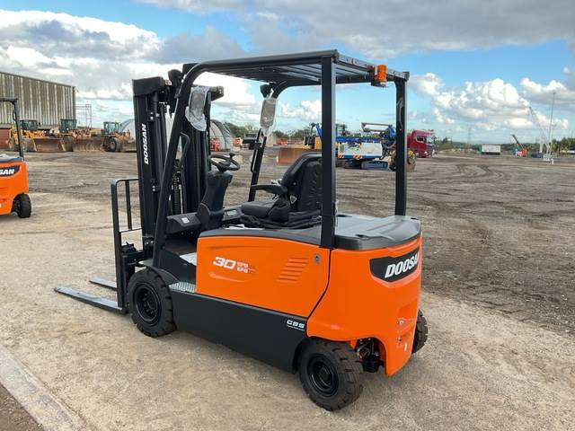 Doosan B30X-7 PLUS - Forklift listrik: gambar 2 Doosan B30X-7 PLUS - Forklift listrik: gambar 2