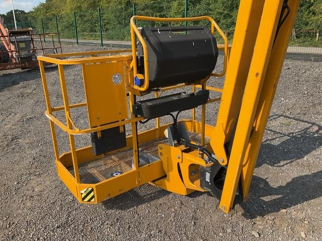 Boom artikulasi Haulotte HA16RT: gambar 24