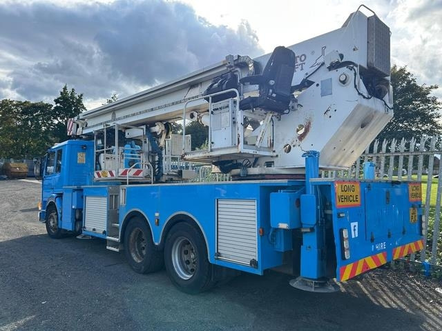 Scania P113ML - Platform udara yang dipasang di truk: gambar 2 Scania P113ML - Platform udara yang dipasang di truk: gambar 2